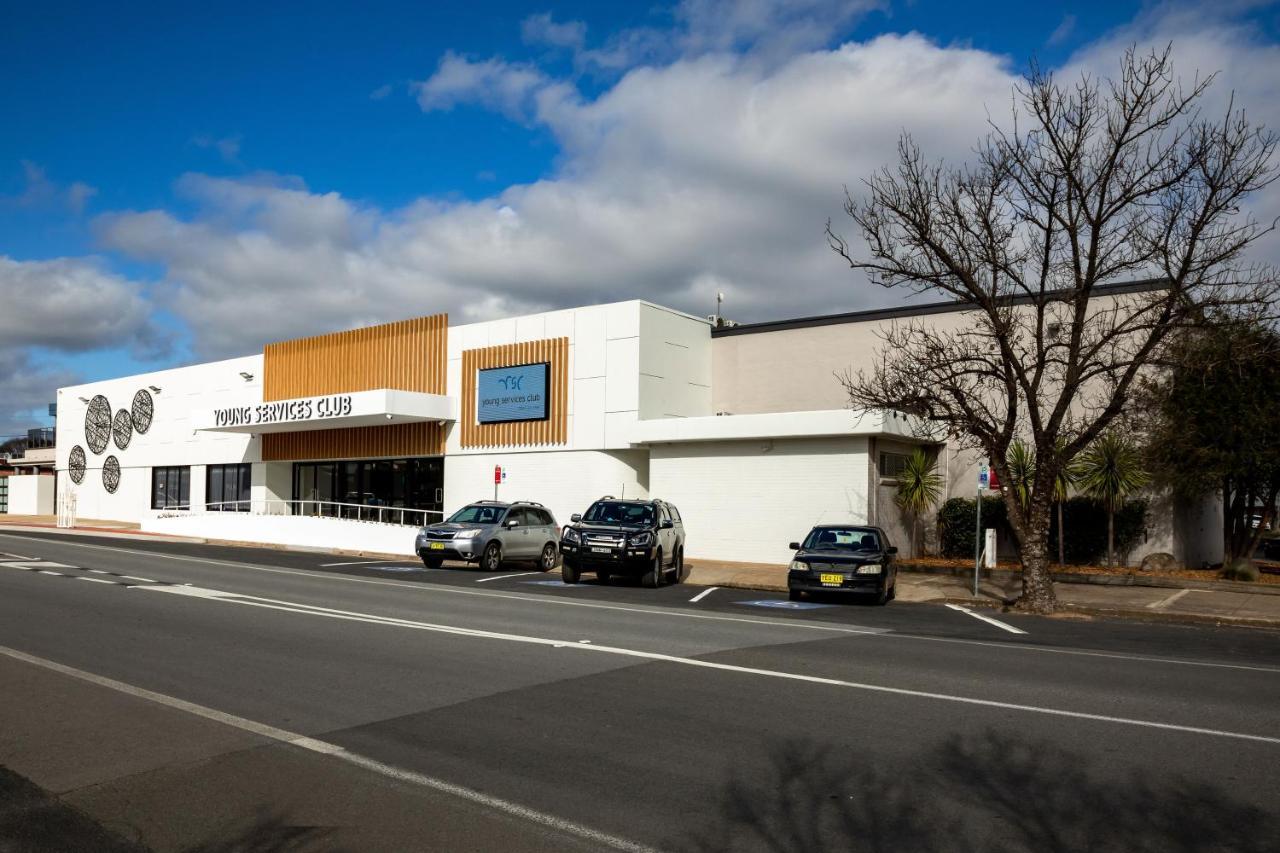 Federation Motor And Services Club Motel Young