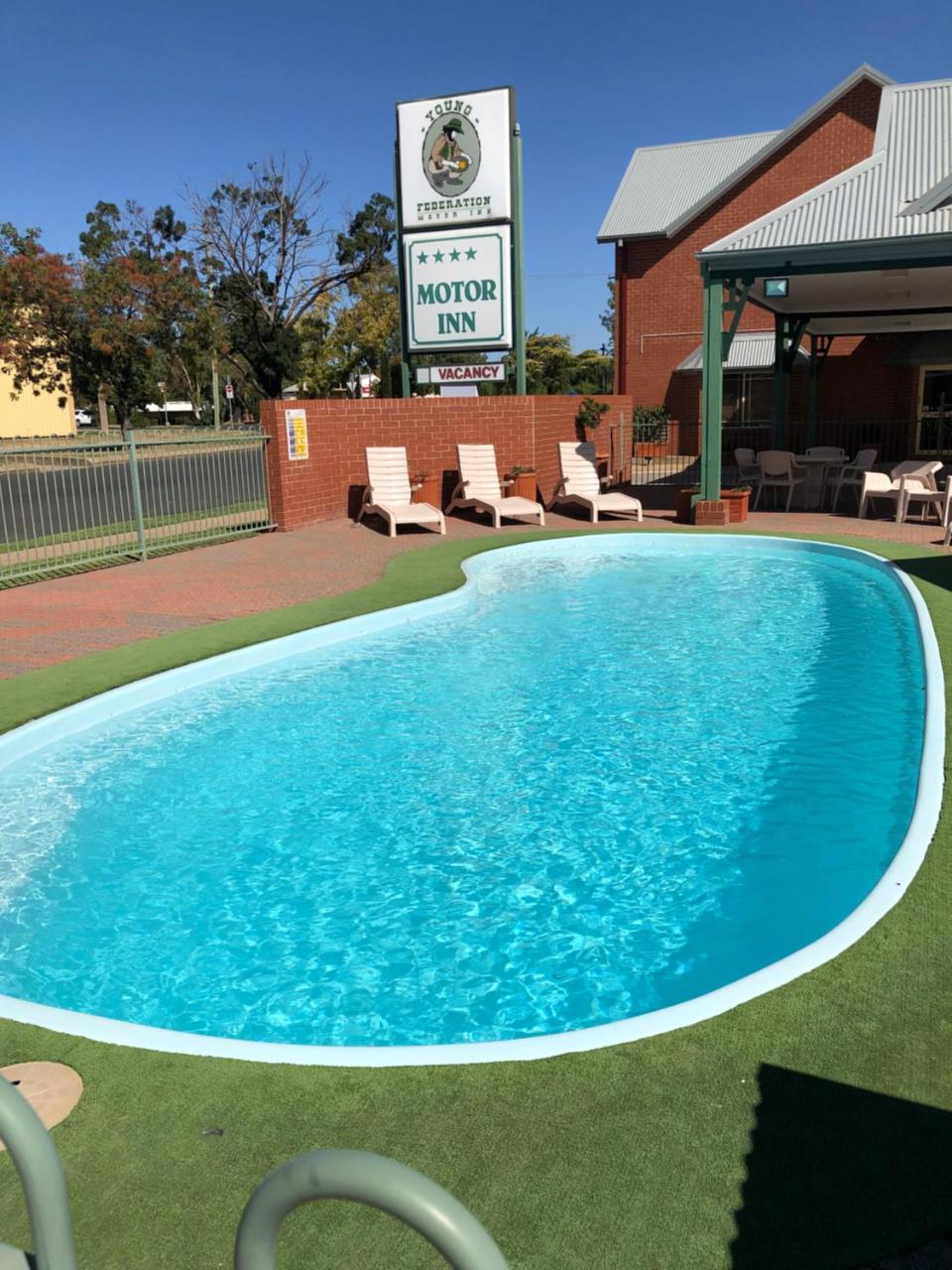 Federation Motor And Services Club Motel Young